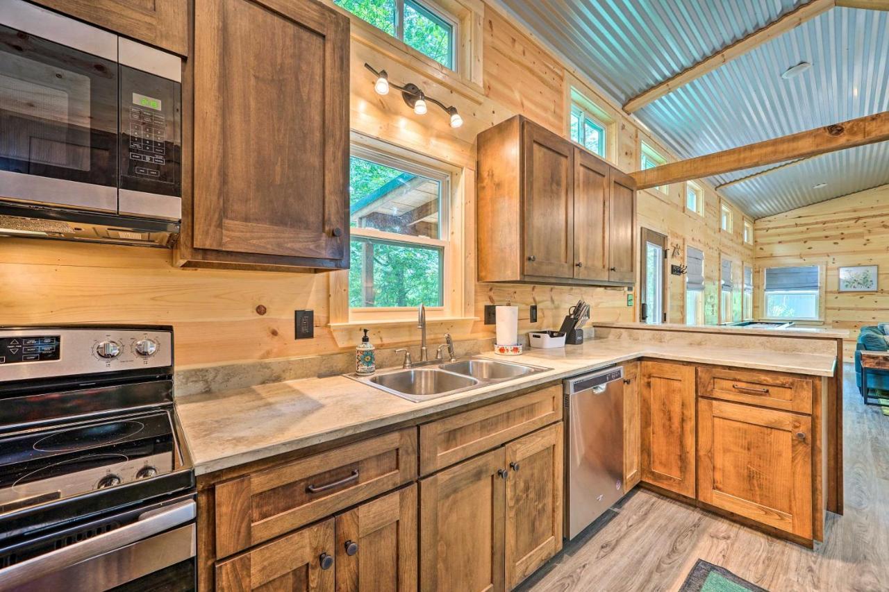 Stylish Cabin By Beavers Bend Hot Tub And Fire Pit Брокен-Боу Экстерьер фото