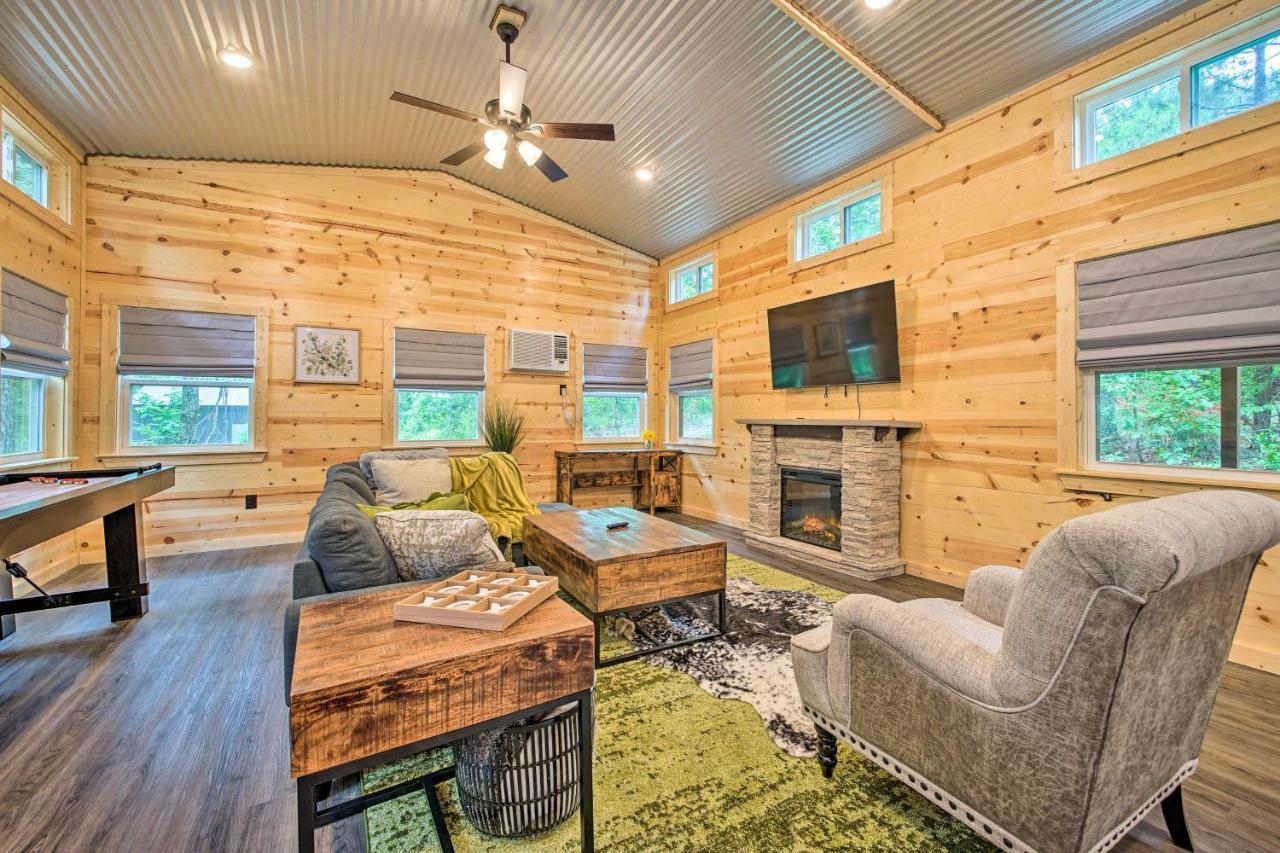 Stylish Cabin By Beavers Bend Hot Tub And Fire Pit Брокен-Боу Экстерьер фото