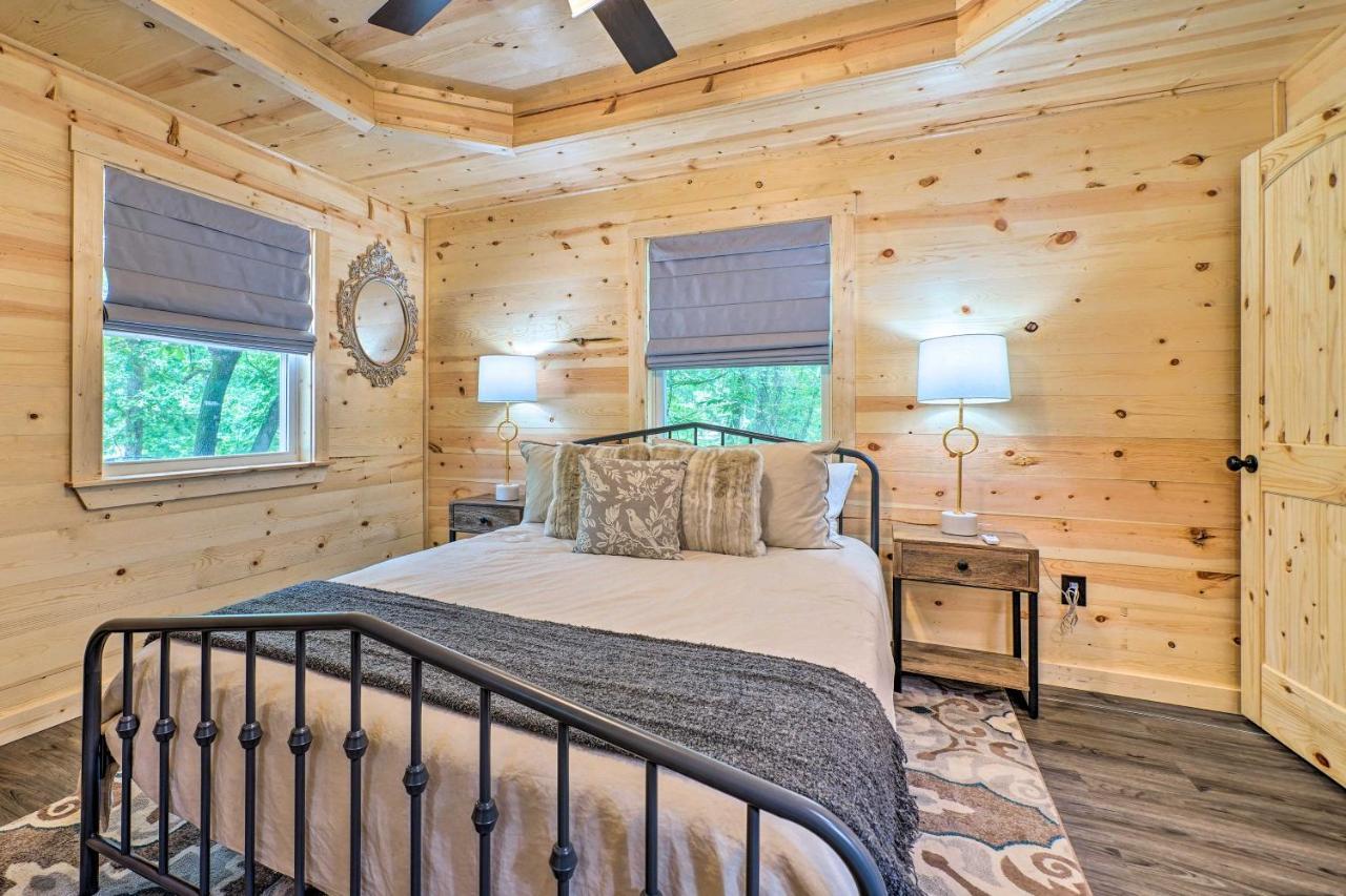 Stylish Cabin By Beavers Bend Hot Tub And Fire Pit Брокен-Боу Экстерьер фото