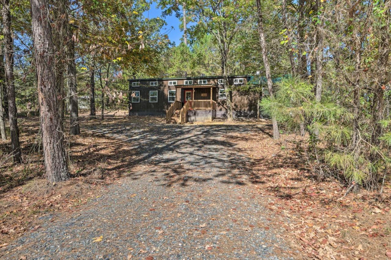 Stylish Cabin By Beavers Bend Hot Tub And Fire Pit Брокен-Боу Экстерьер фото